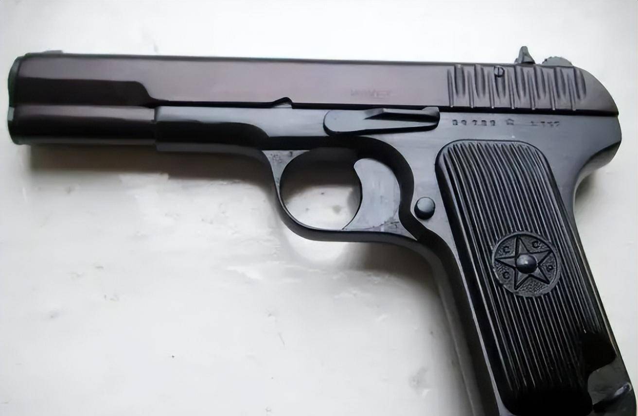 为以绝后患,一气之下托关系在江西的黑市买了一把仿真枪和五颗子弹