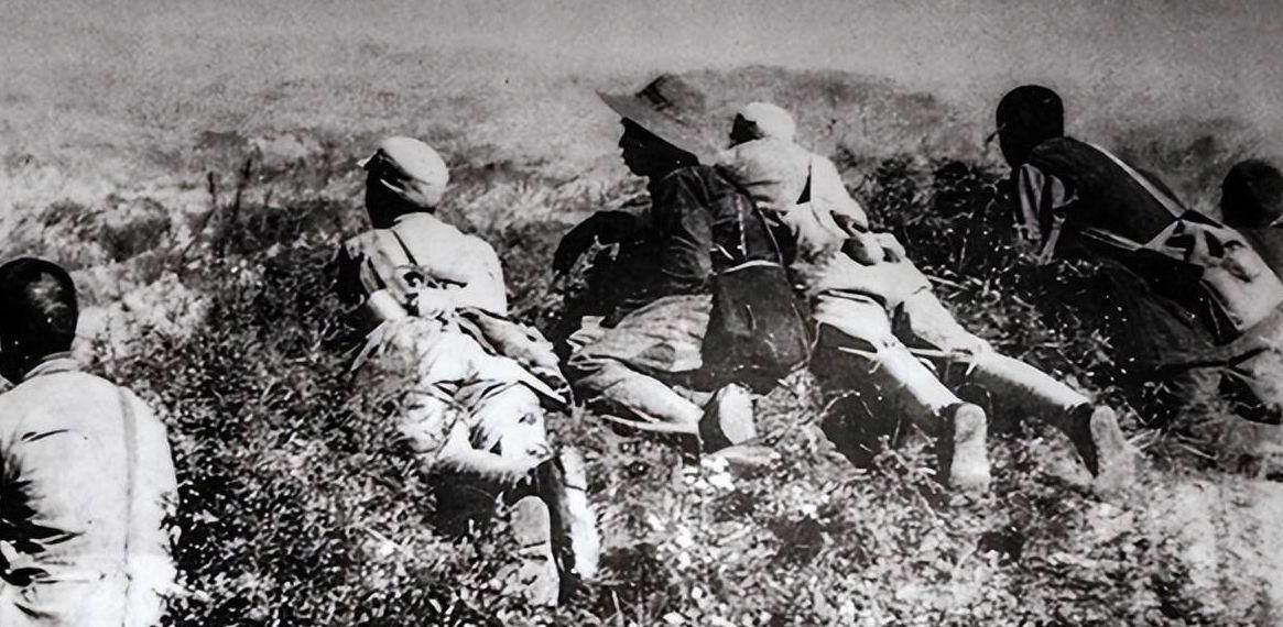 原创连长被调往师部当排长本是降级任用一看部下把他乐坏了