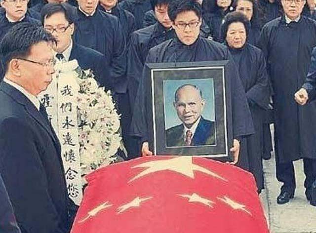 后霍启刚与郭晶晶结婚,何鸿燊坐轮椅送祝福_澳门_生意_何贤