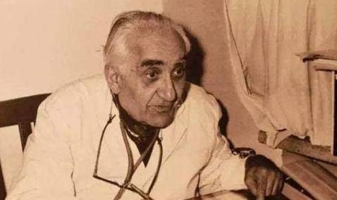 原创首个入中国国籍的外国人迎娶延安第一美女冒死拯救50万中国人