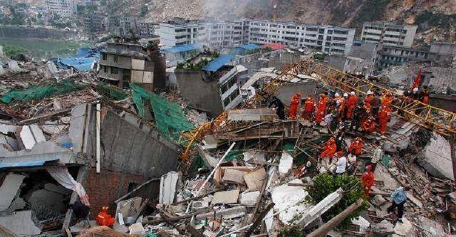 汶川地震父亲背儿子遗体走25公里背儿回家父亲如今过得如何