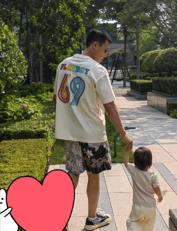 王灿和杜淳一直经营着自己的小家庭,可还是有很多人不看好两人的婚姻.