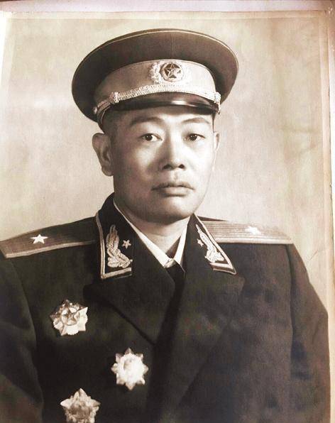 龙开富,湖南茶陵人,在井冈山时期,有相当长的一段时间内,龙开富担任毛