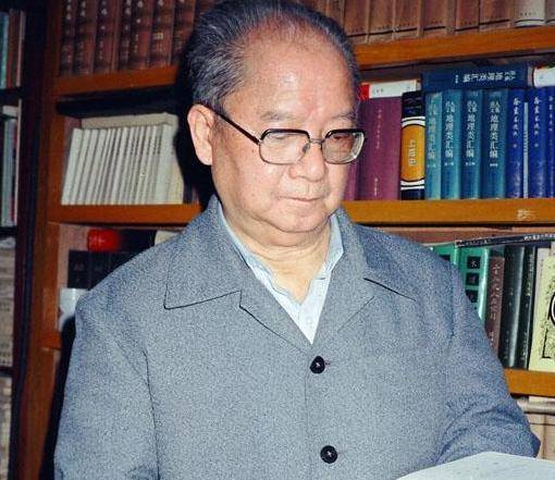 春秋时期,中原诸国自称"中国",将秦,楚,吴,越称"蛮夷",秦汉则将这些