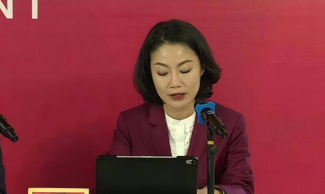 原创原创万科女秘书朱旭年薪849万年终奖1000万如今47岁仍未结婚