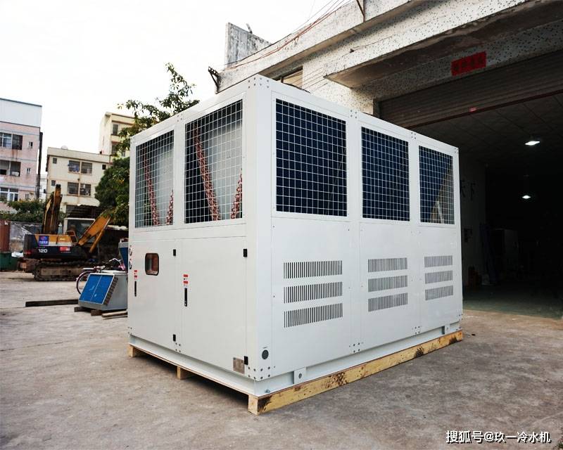 螺杆冷水机由于高效率,很多大型企业场所使用到螺杆式冷水机.
