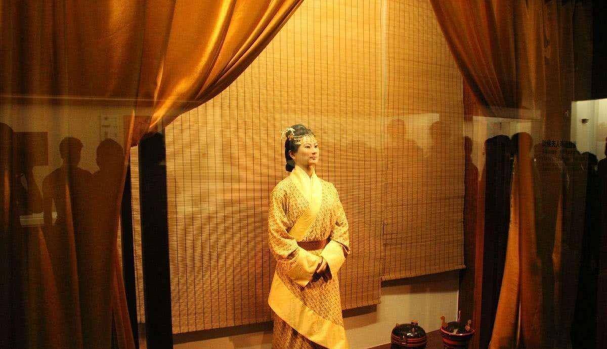 原创汉墓马王堆女尸千年不腐其皮肤光泽有弹性出土瞬间惊叹世人