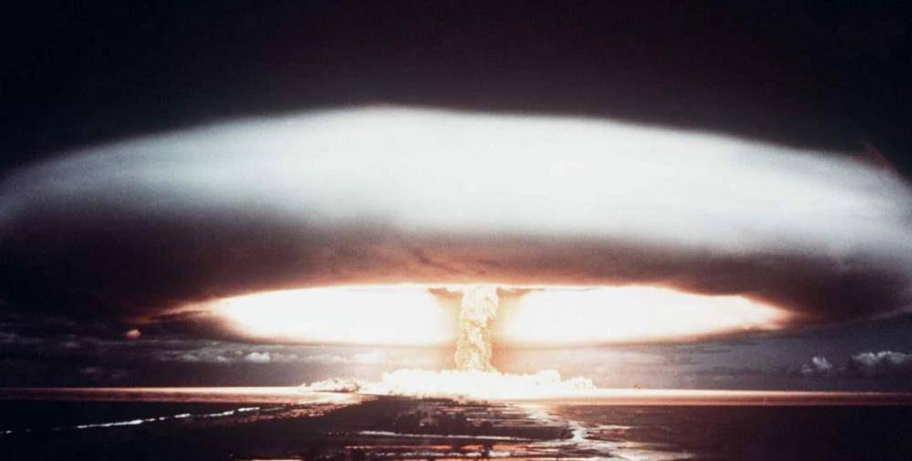 爆轰物理,流体力学,状态方程,中子输运等基础理论研究,对原子弹的物理