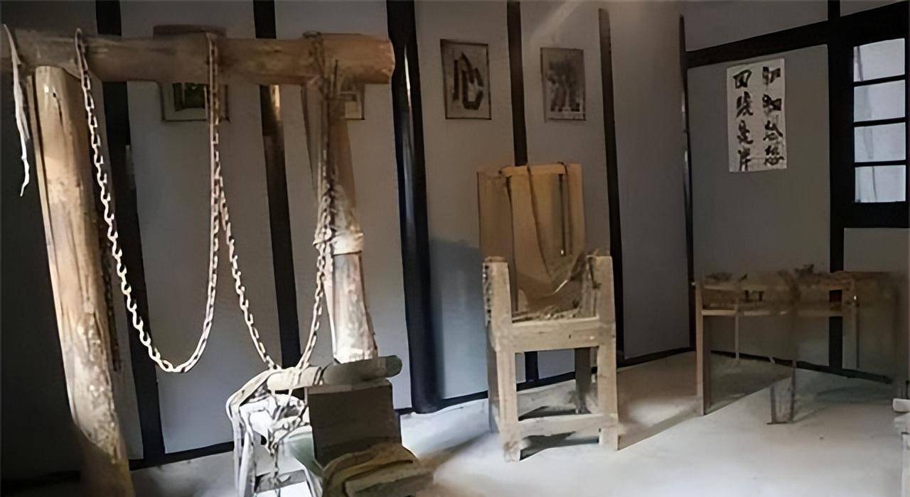 原创07年被暴雨侵蚀后的渣滓洞意外露出暗格揭开了一段沉痛的历史