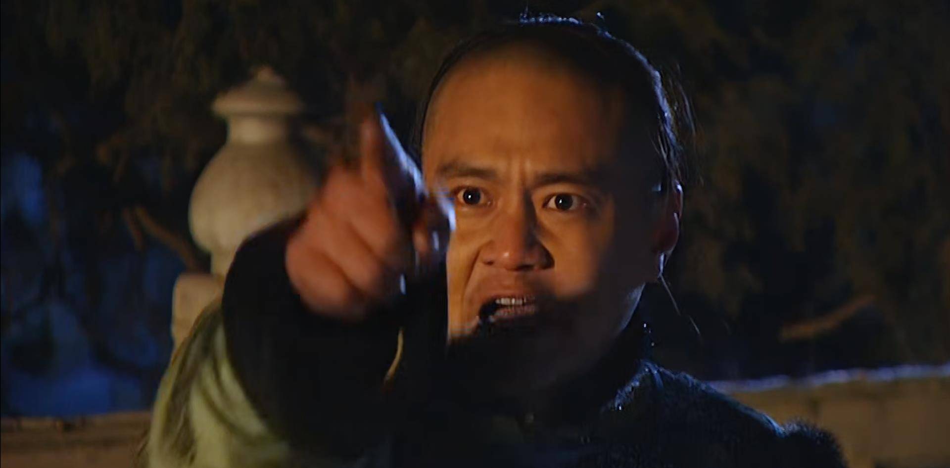 "你的意思是,我们不保太子,都来保你?"十三爷胤祥怒道.