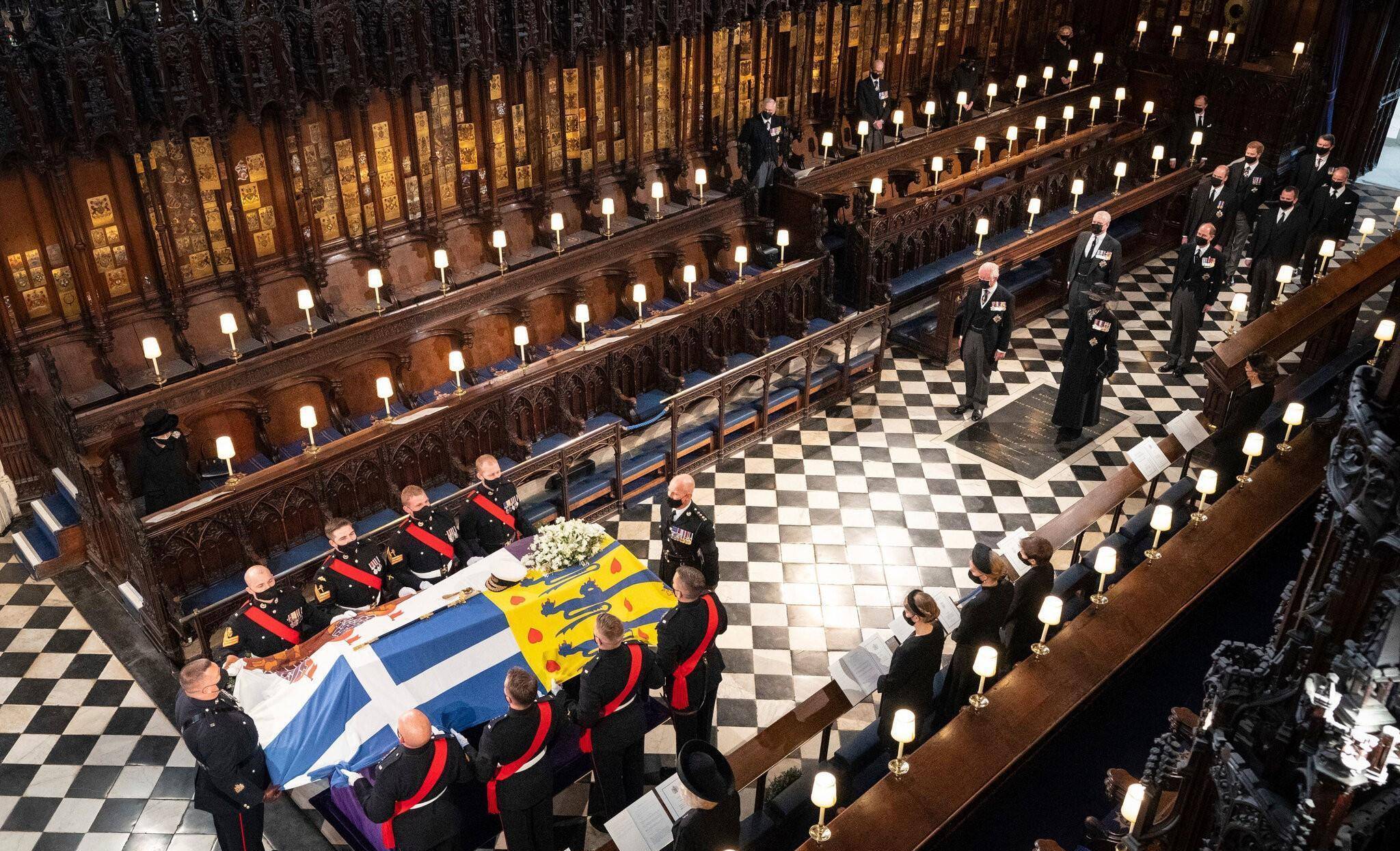 原创原创棺木犹如行李般叠放在一起英女王墓地揭秘还有人被挖出来玩弄