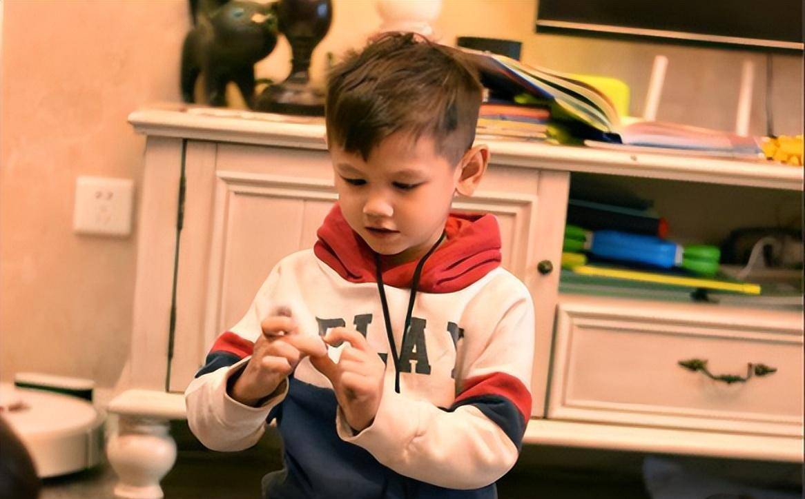 "坐月子",对中国人来说司空见惯,可对法国人辛迪来说,这个习惯她闻所