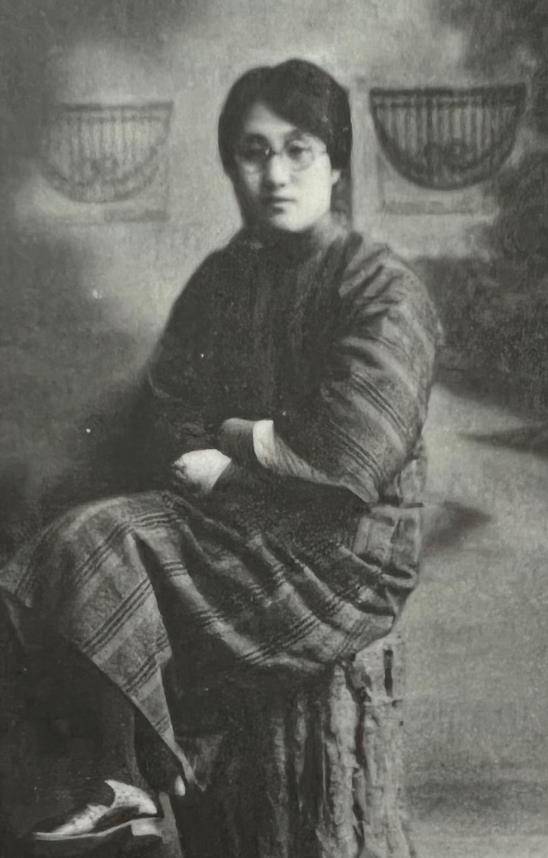 原创29年上海女商人资助穷青年二十年后再重逢惊呼您是兵团司令