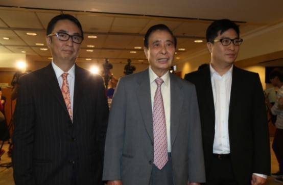 原创原创弟弟老家打工两位哥哥却坐拥千亿资产送弟弟百亿他却分文未动