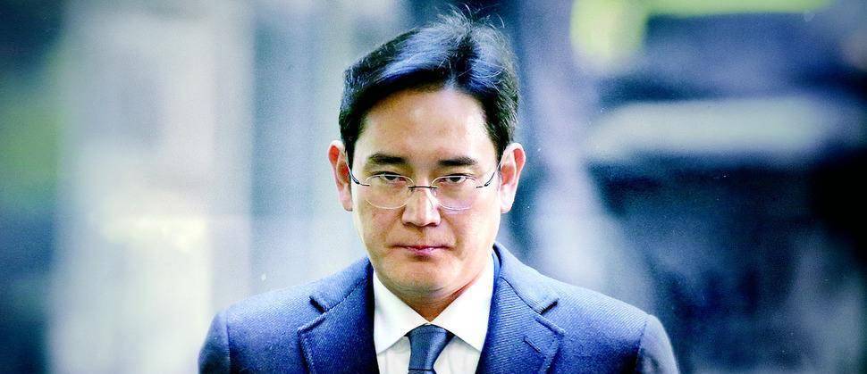 原创韩国总统文在寅卸任他能否打破青瓦台诅咒得到善终结局