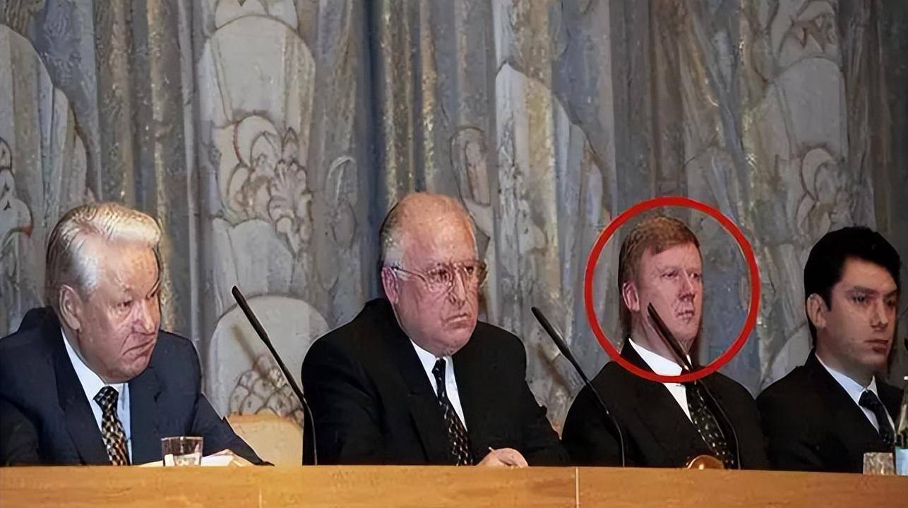 原创丘拜斯拉俄罗斯进深渊做了10年影子总统普京为何没清算他