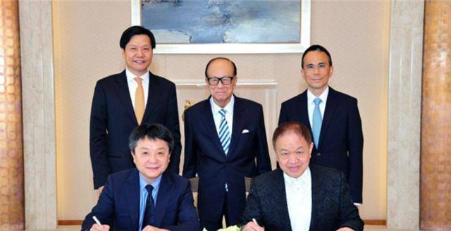 原创打工皇帝霍建宁为李嘉诚家族狂揽2000多亿年薪高达2个亿