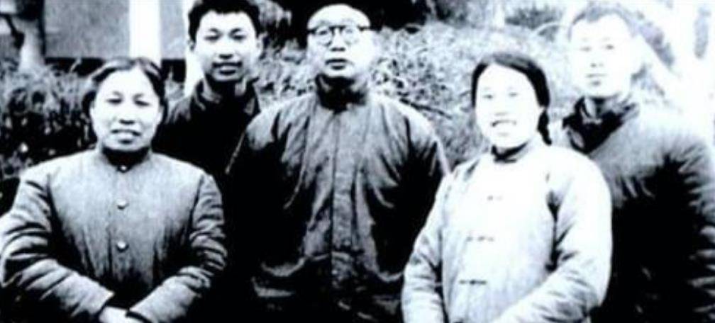 长女投身教育,长子官至省部级,其他3子女皆不简单_李星华_工作_父亲