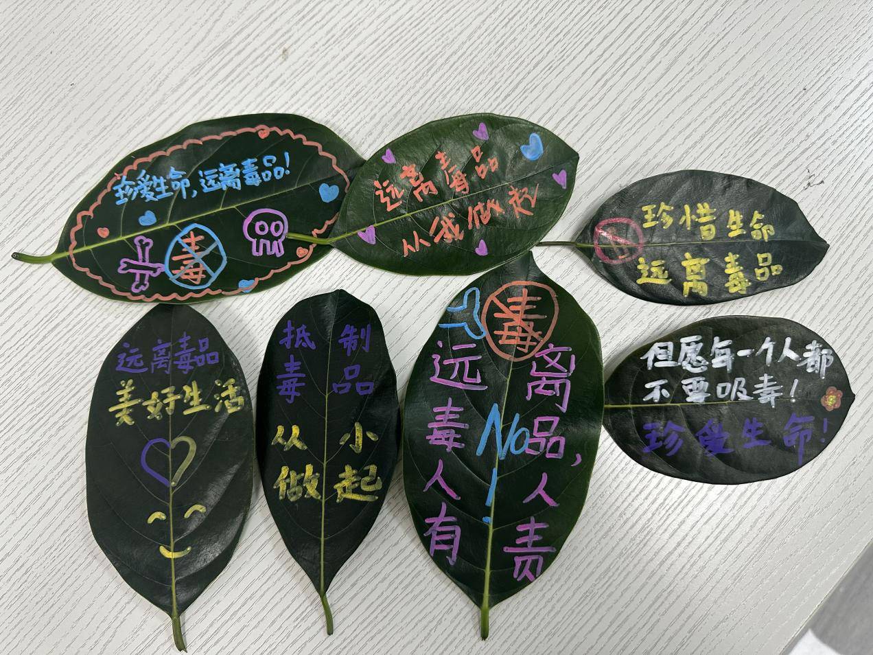 观澜街道未成年人以彩绘书签展示禁毒决心