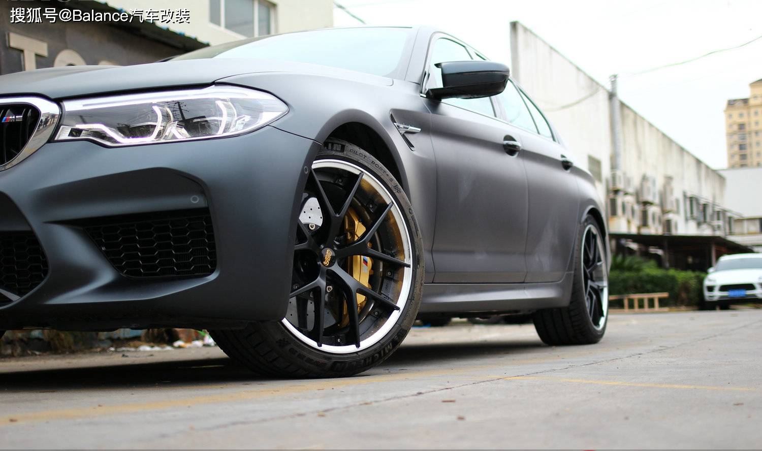 最多的车型就是新老宝马3/4/5系,m3/4,z4,或者雷克萨斯,丰田皇冠等等