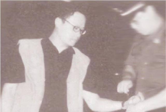 3亿巨款,被判死刑,逃到香港被同伙举报_周利民_银行_刘怡冰