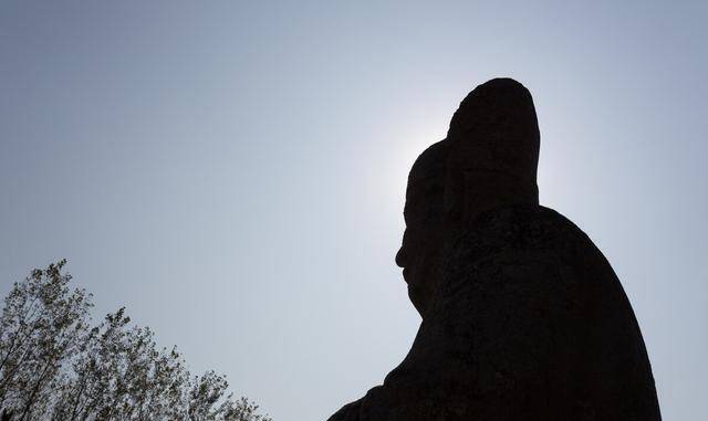 少年朱元璋无地埋葬父母街坊仅一人帮忙称帝后如何对待他们