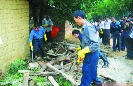 原创300条蛇一夜之间涌入此村全村男女不敢睡觉见蛇就杀