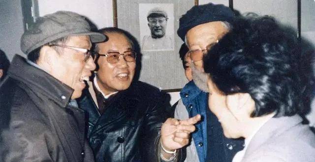 是上将,军长是少将,为表不满,他终生不穿少将礼服_贺晋年_革命_谢子长