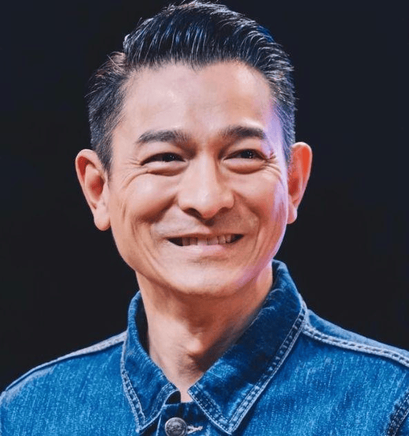 62岁刘德华近照曝光满头白发老态龙钟网友天王也老了