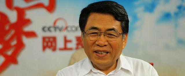 油画院院长杨飞云:以妻子佟芃芃为模特,6幅画拍出7179万的天价_杨云飞