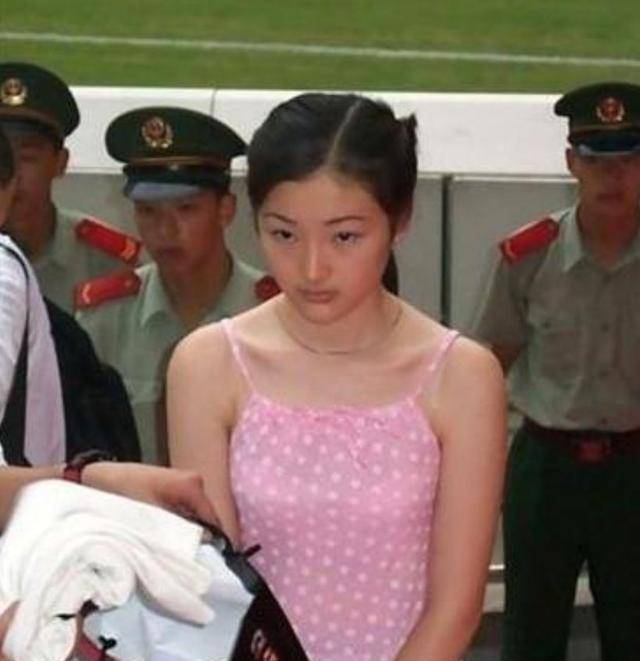 案件回顾:22岁最美死刑犯,行刑前张开嘴,众人不解,武警却懂了_任雪_戴