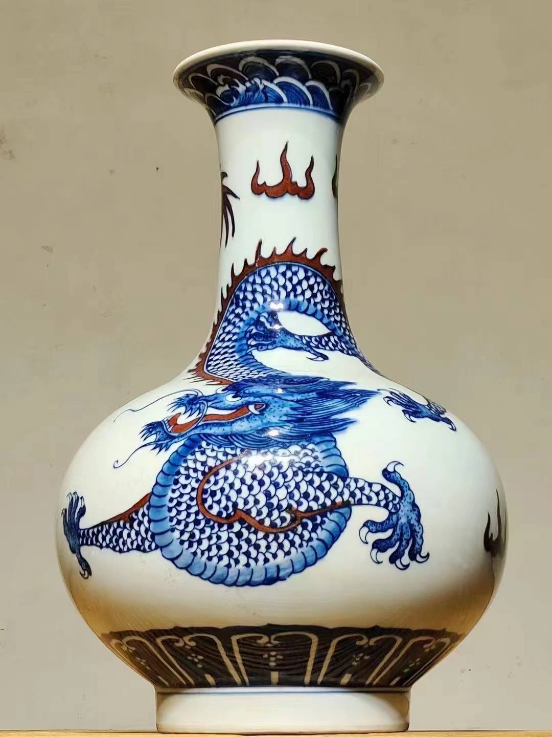 一善堂制龙纹赏瓶