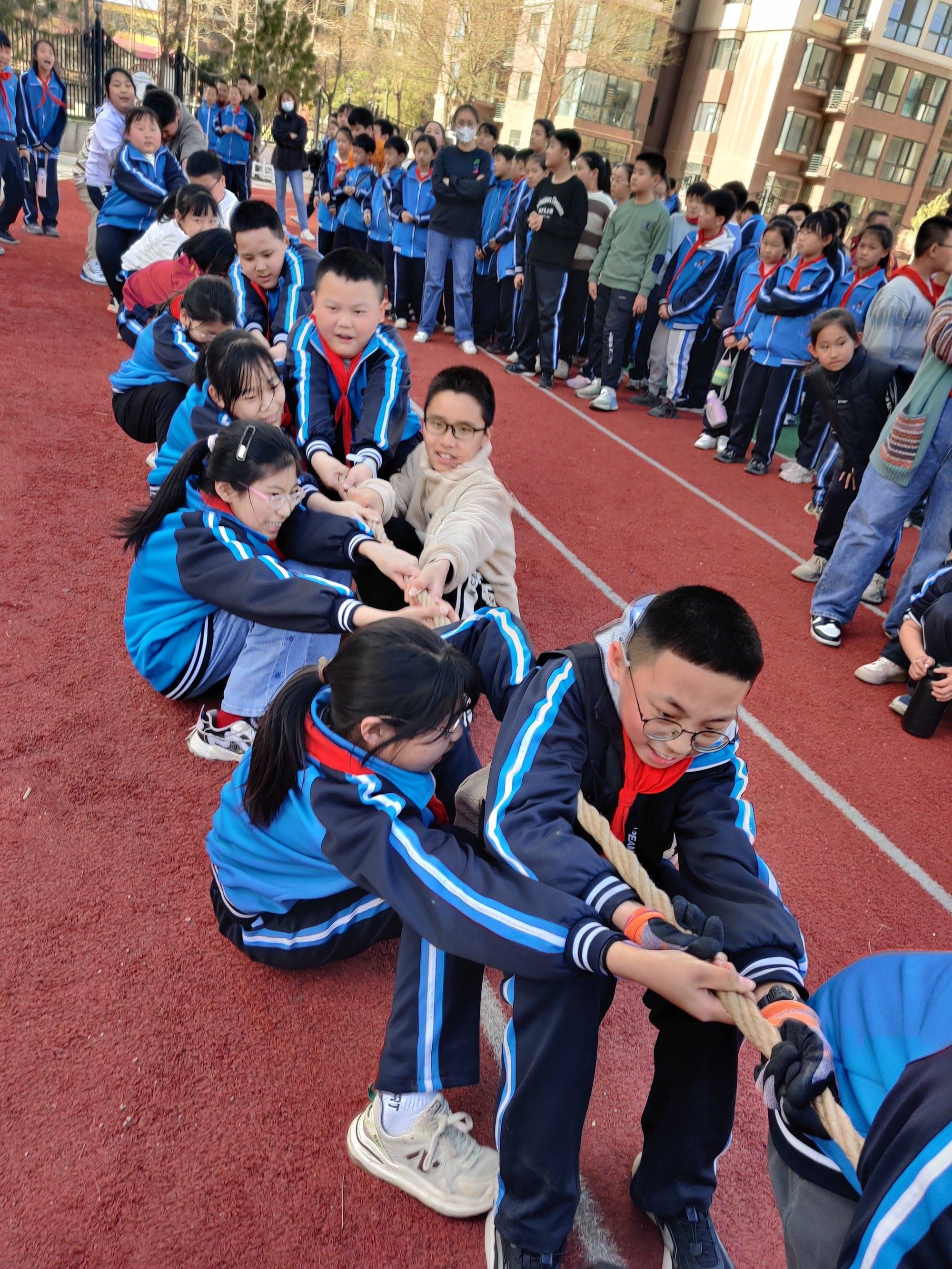 精彩!来看尖草坪区赵庄小学拔河比赛