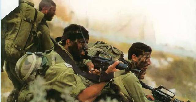 干脆利索的突击行动,人质完美获救1976年7月3日凌晨,以色列总理拉宾