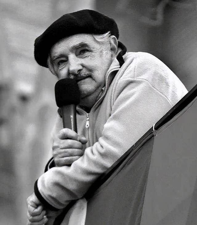 原创世界最穷总统穆希卡月入1000资产仅1800国家人均gdp却超中国