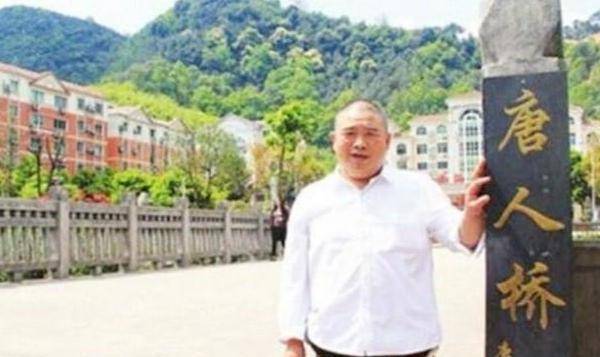 原创唐毅7岁失去双腿高考落榜后成煤老板今身家上亿娶美女秘书
