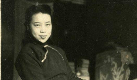 然而在那个动荡不安的年代,身为爱国青年的萧珊参加了一次学潮活动