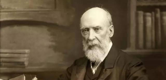 罗伯特·赫德,英国人.