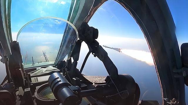 原创美军重兵驶进北极圈2艘核潜艇从冰层下浮出水面吸引全球高度关注