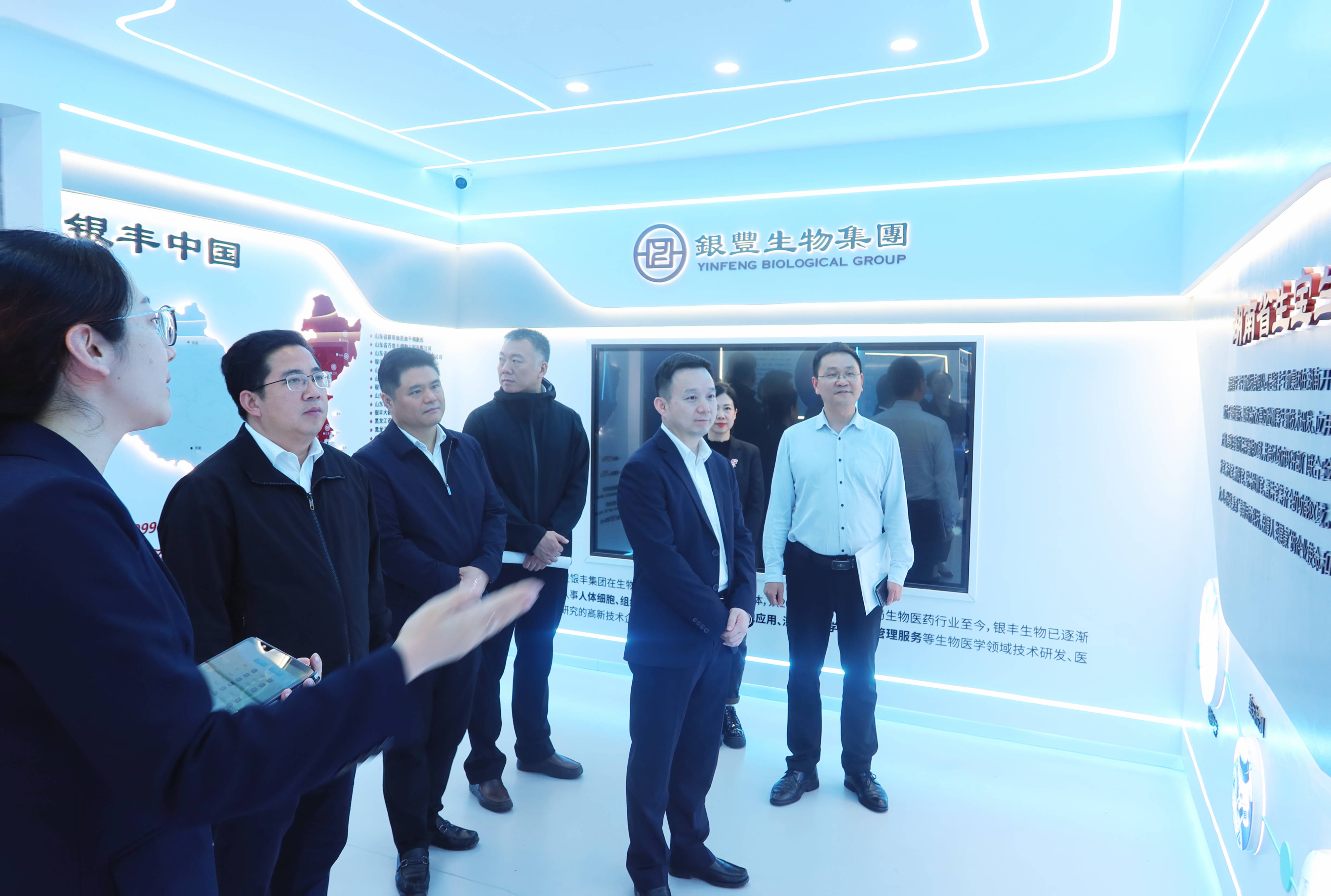 湖南湘江新区管委会主任岳麓区区长何朝晖一行莅临湖南生宝生物参观