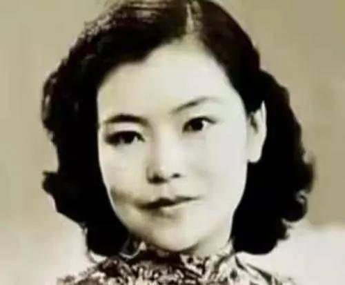 黄维的妻子蔡若曙以美貌著称苦等黄维27年晚年患上精神病