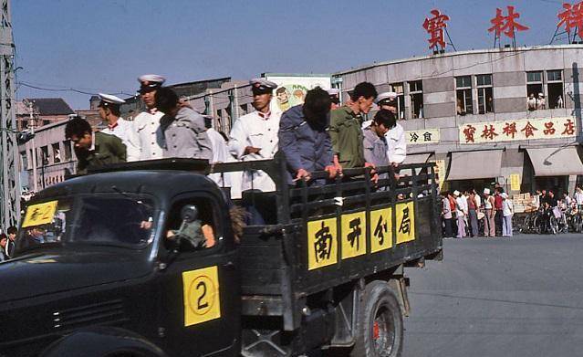 1984年严打上海市委陈其五的两个儿子被抓他们犯了什么罪