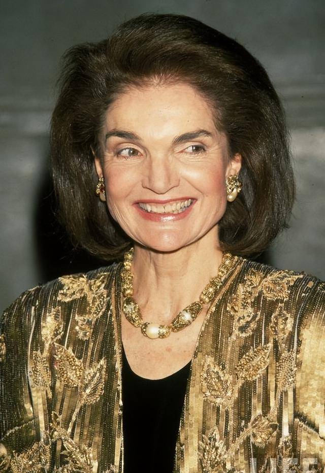 原创肯尼迪最小的弟弟77岁脑癌去世自传爆暗恋大嫂杰奎琳40年