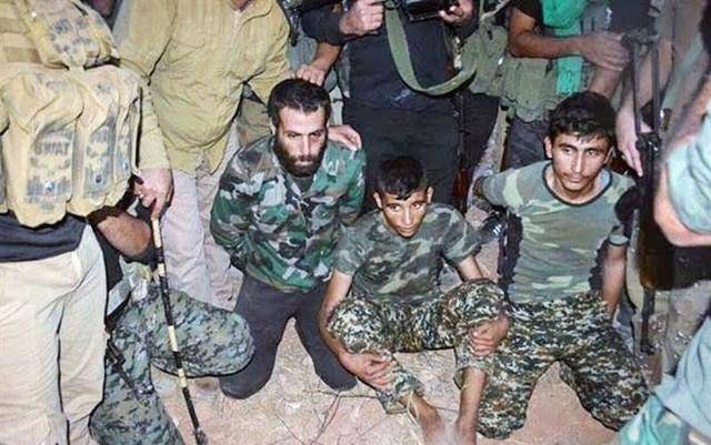 原创米纳赫空军基地之战叙政府军全军覆没俘虏下场悲惨