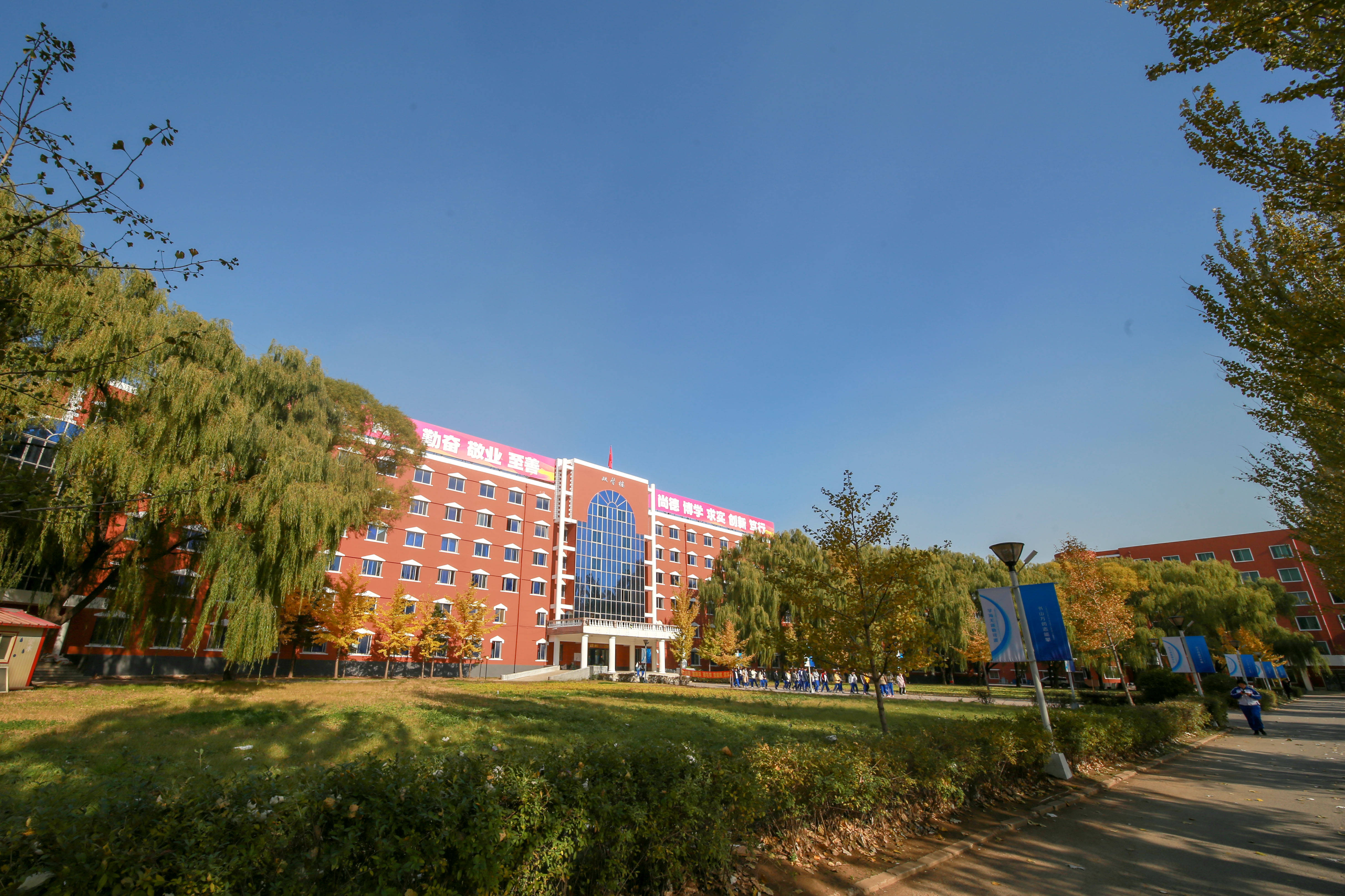 沈阳沈北新区职业中专技校收费标准辽宁中专推荐沈阳菁华职业中专学校