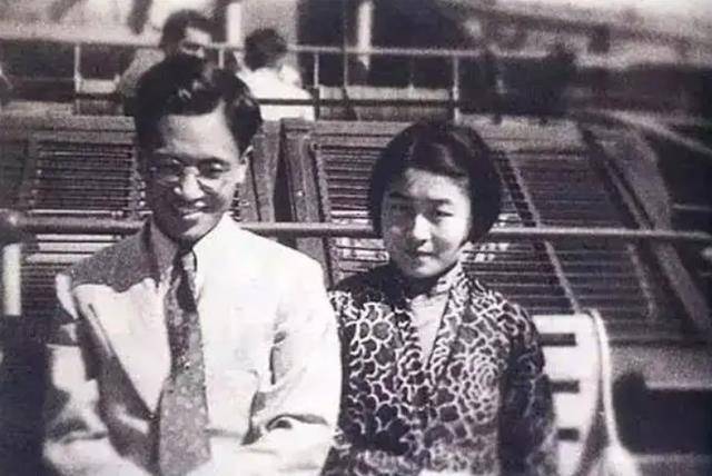 原创跟胡兰成分开后张爱玲嫁比她大30岁的穷作家去世时只有她一人