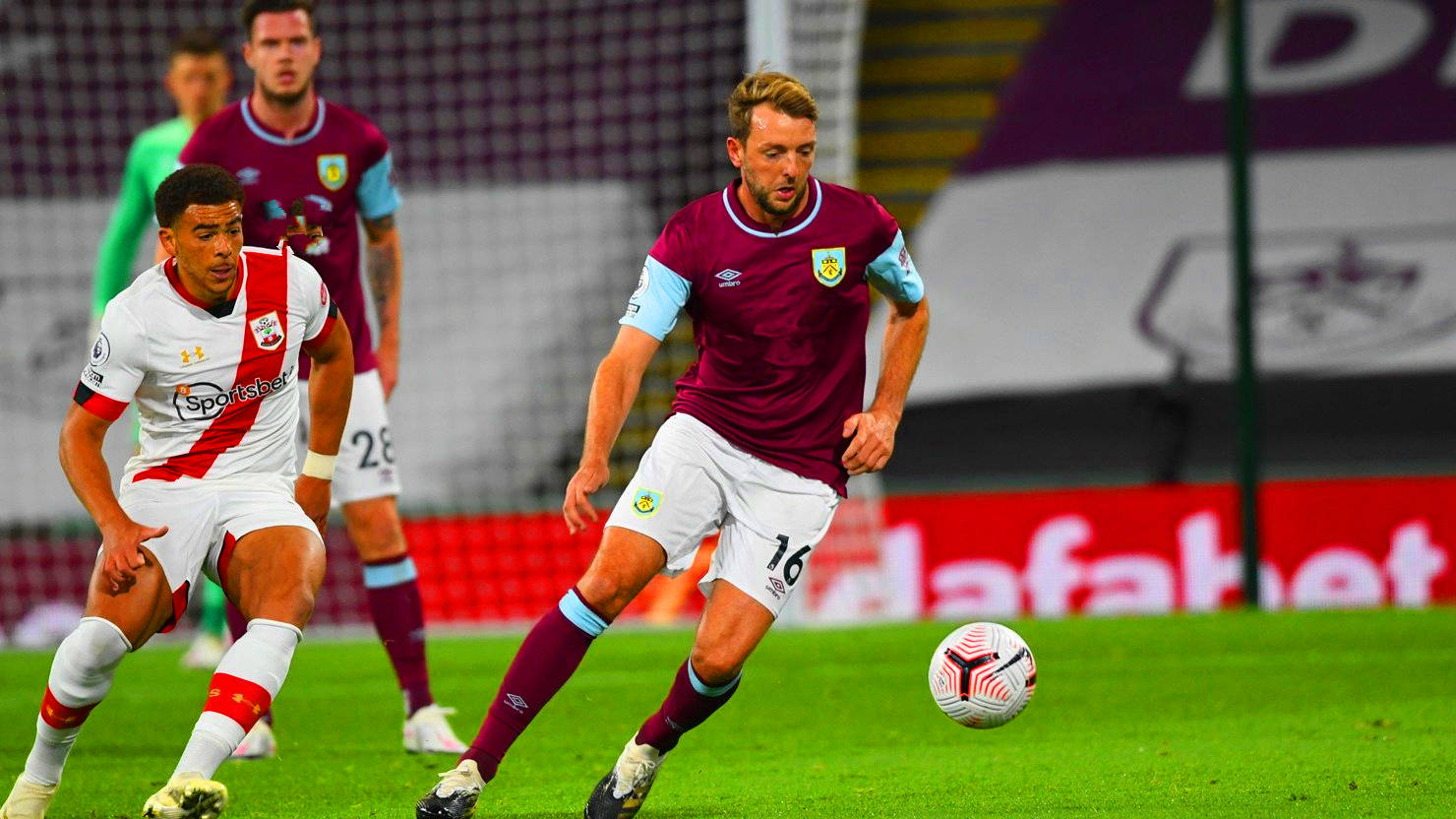 英超激战:伯恩利vs布赖顿,谁将成为赛场霸主?_比赛_状态_布莱顿