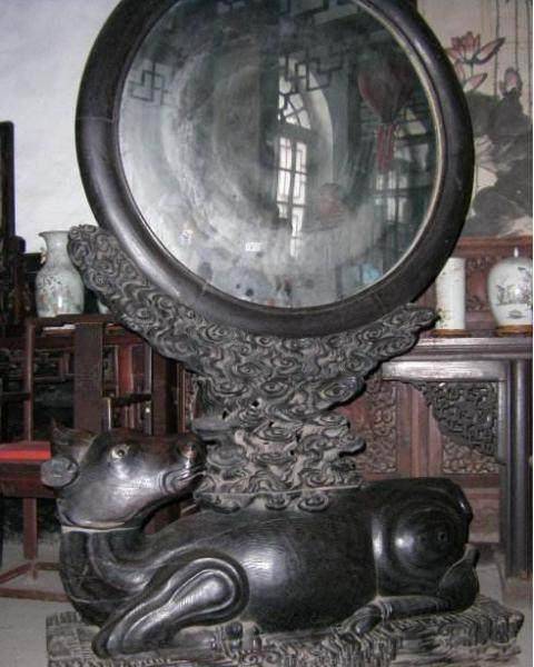 里面有6个大院,20多个小院,300多间房间,有5000多件珍贵文物的标志性