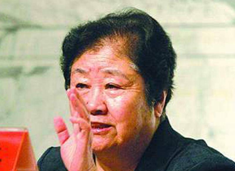 她曾担任中纪委副书记参与审判了江青还把江西省长拉下马