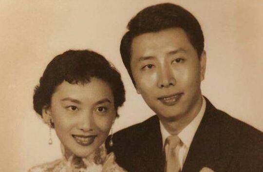 她是金庸爱而不得的女子恩爱52年的丈夫去世她却流不出一滴泪